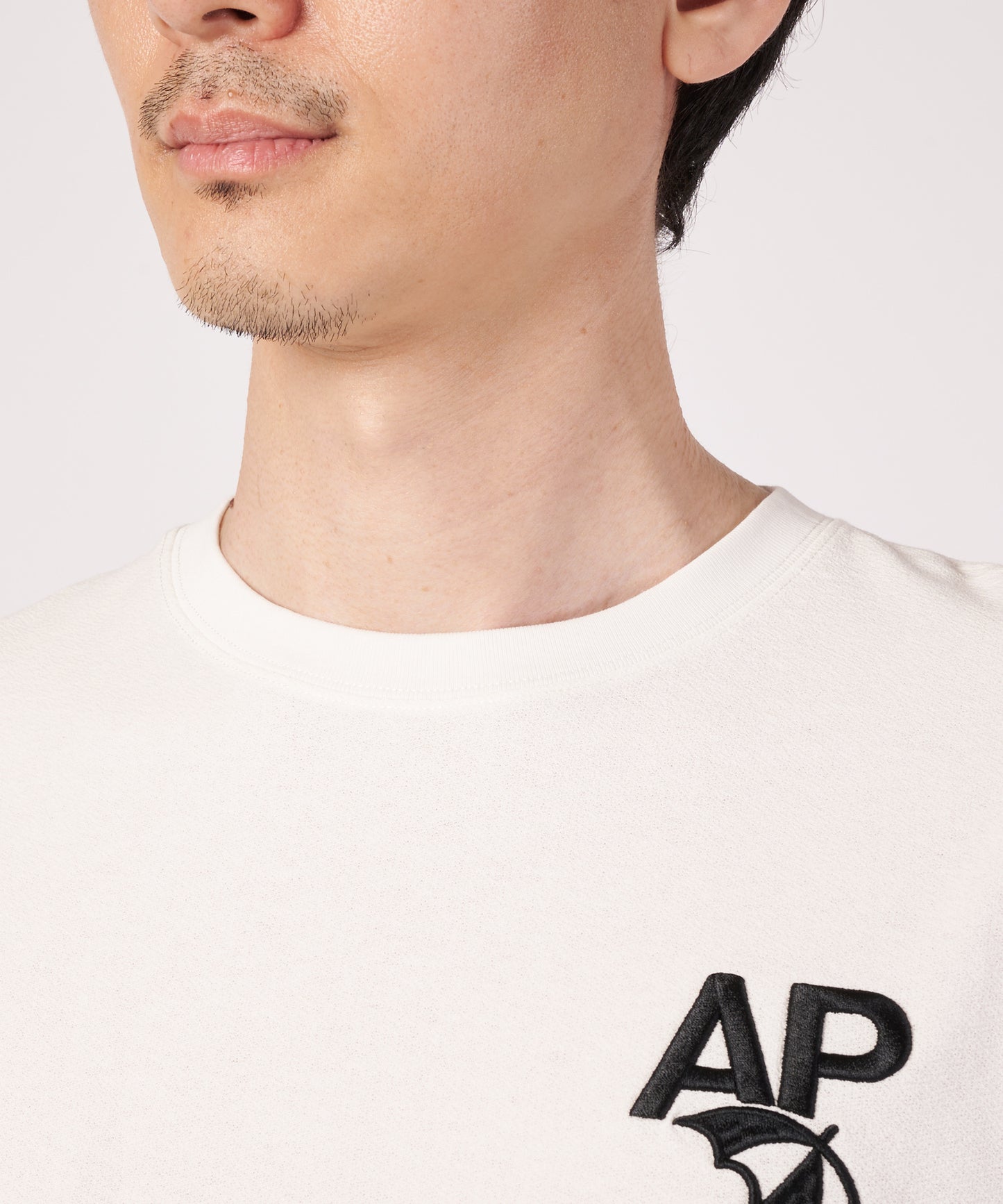 シェア バックロゴ グラフィック Tシャツ