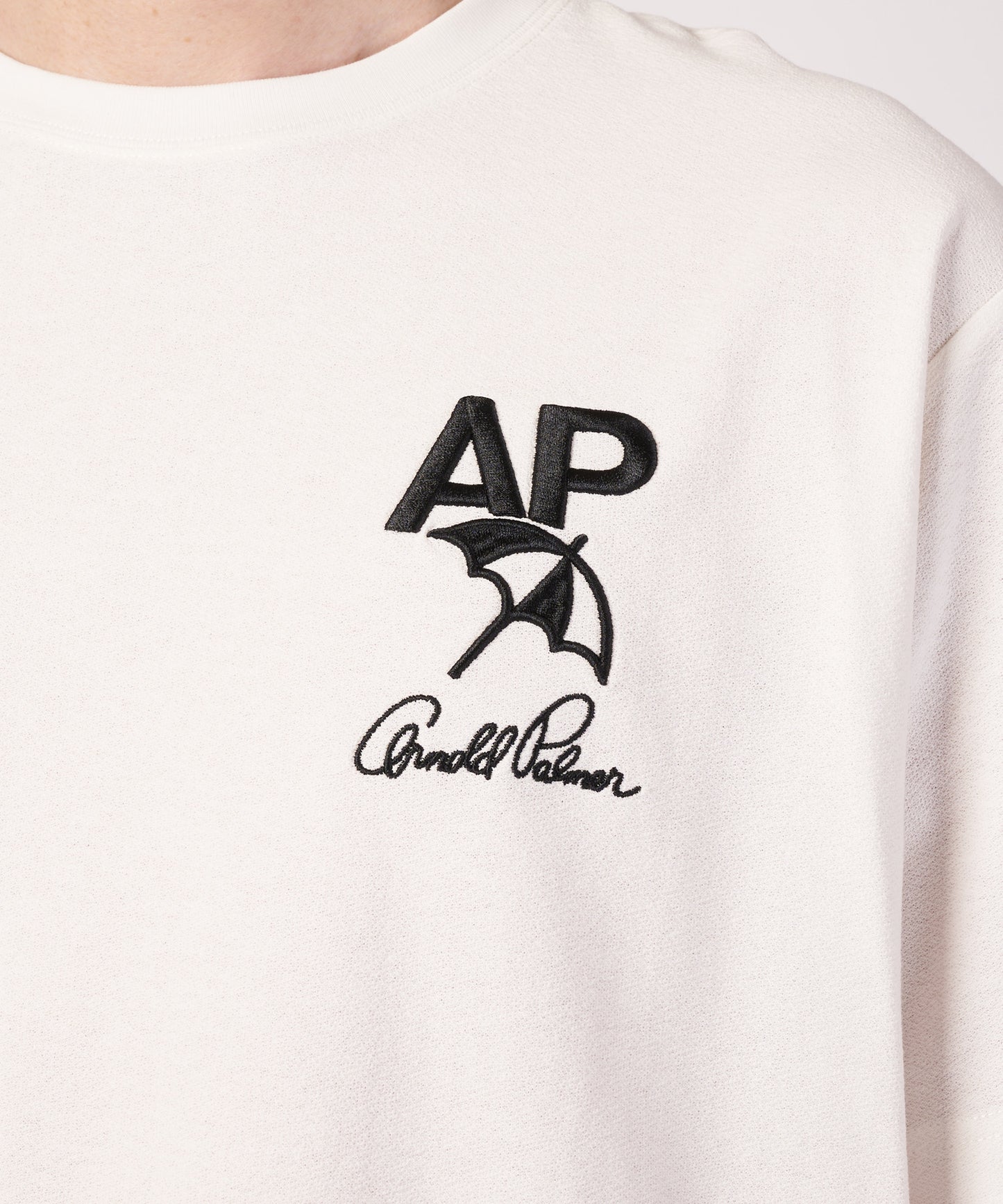 シェア バックロゴ グラフィック Tシャツ