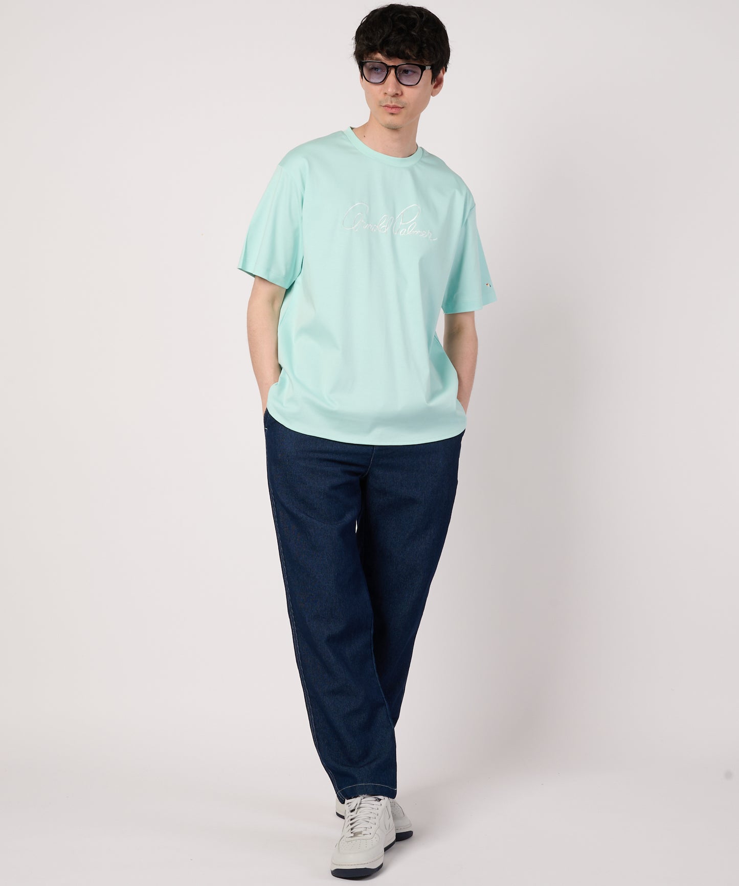 シェア　ハンドメイド刺繍ラウンドヘムTシャツ