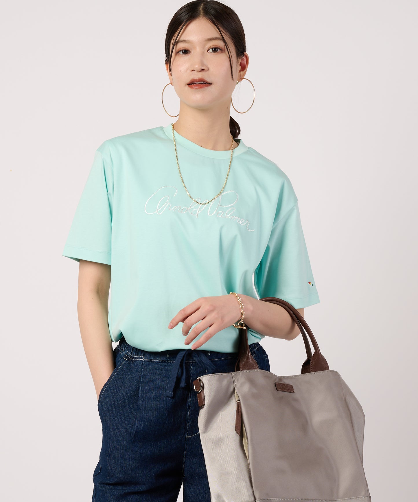 シェア　ハンドメイド刺繍ラウンドヘムTシャツ