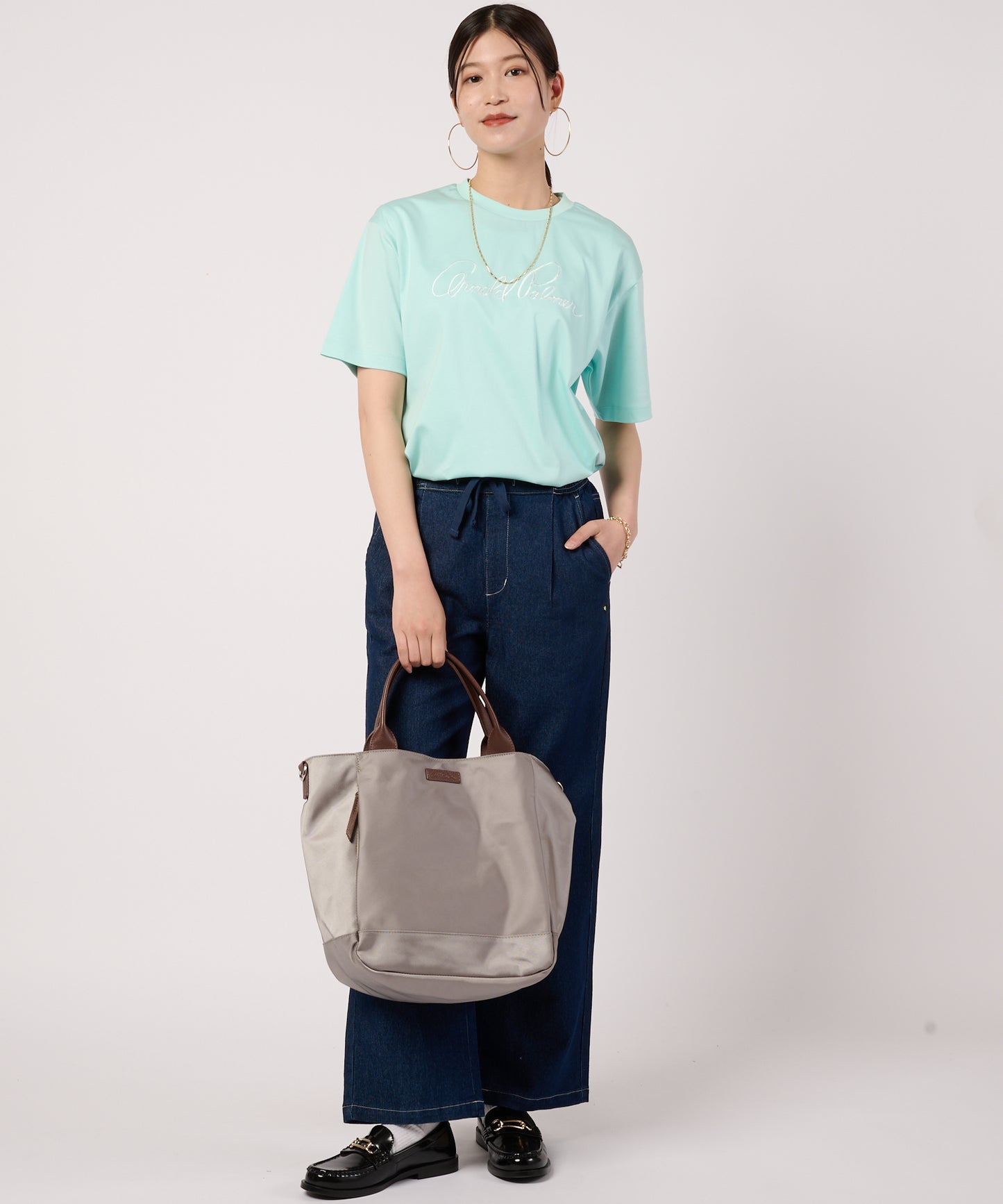 シェア　ハンドメイド刺繍ラウンドヘムTシャツ