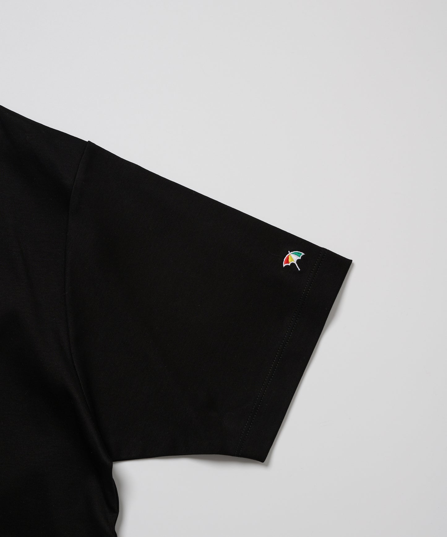 シェア　ハンドメイド刺繍ラウンドヘムTシャツ