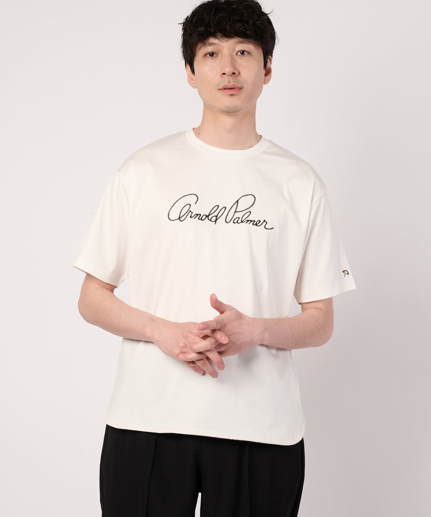 シェア　ハンドメイド刺繍ラウンドヘムTシャツ