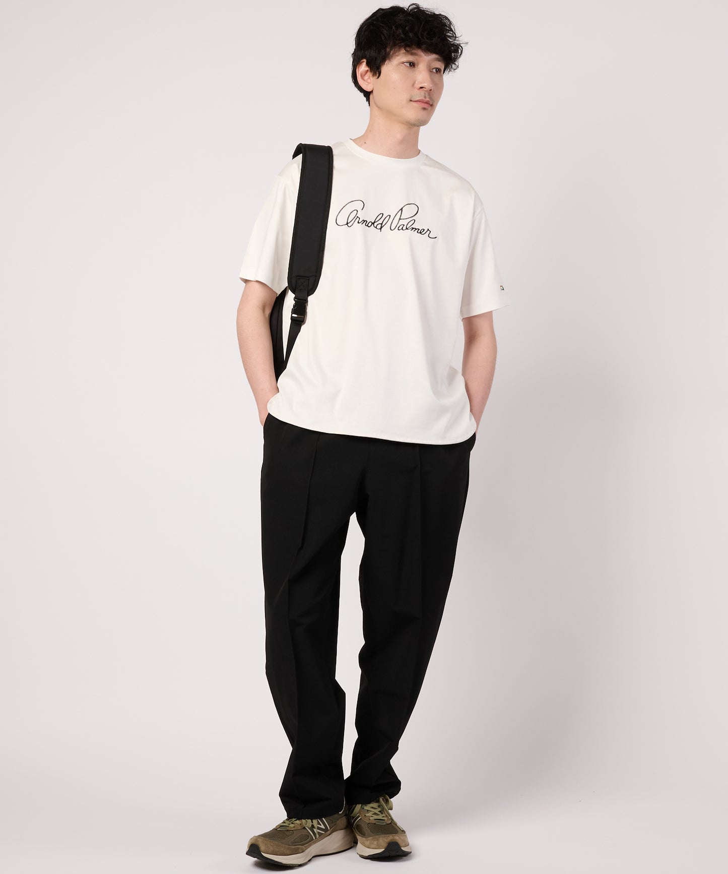 シェア　ハンドメイド刺繍ラウンドヘムTシャツ