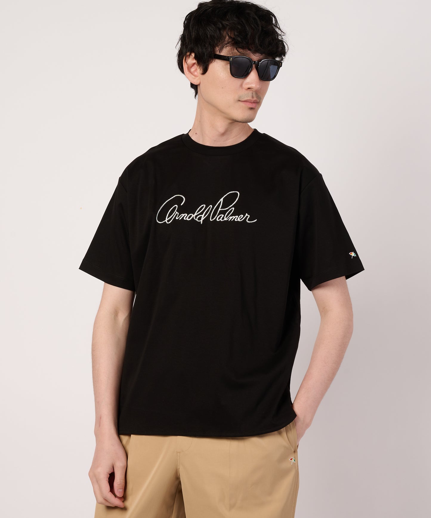 シェア　ハンドメイド刺繍ラウンドヘムTシャツ
