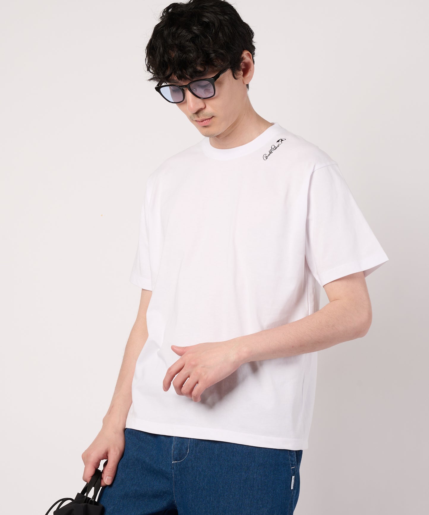 シェア　リゾート柄ボックスロゴTシャツ