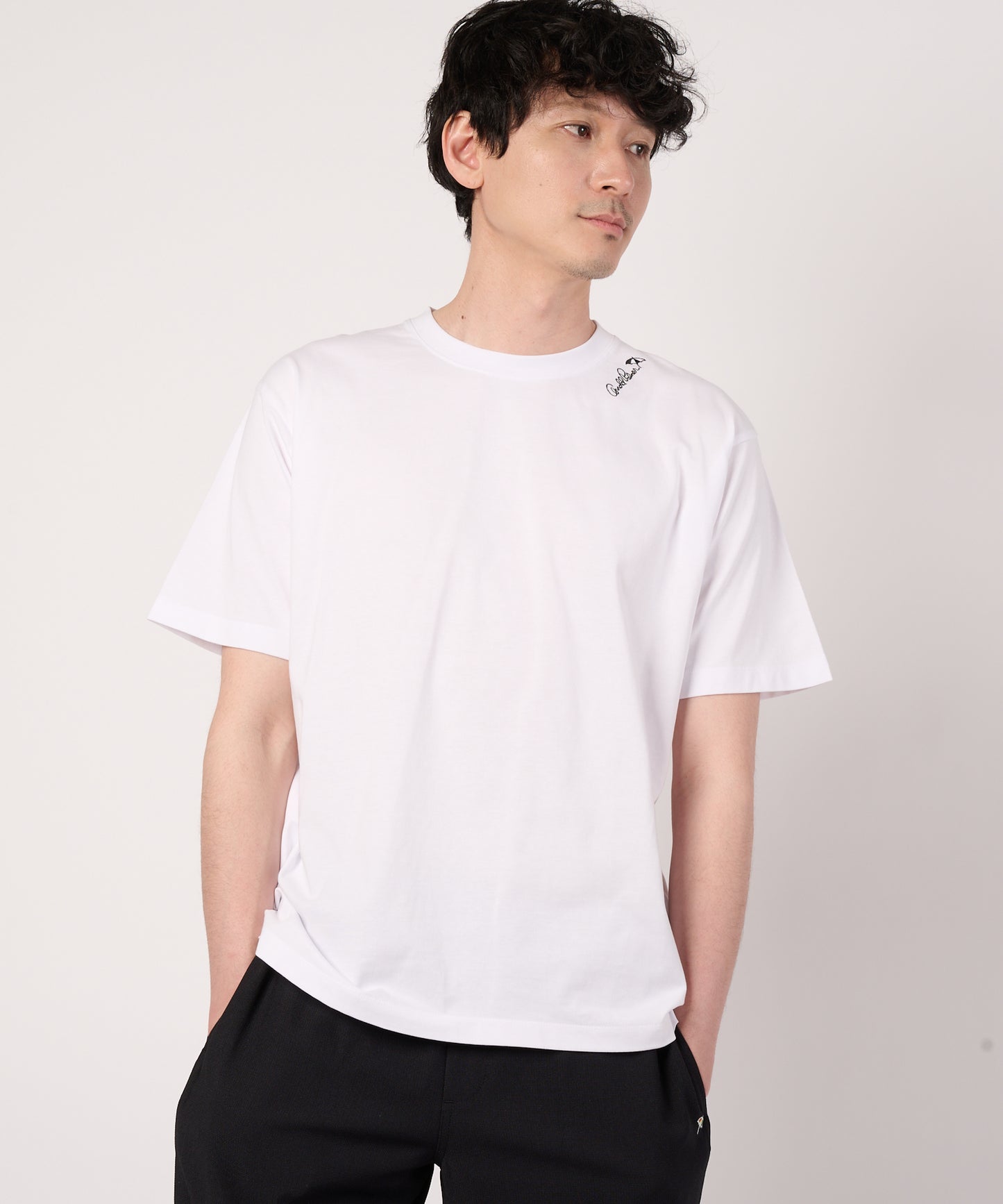 シェア　リゾート柄ボックスロゴTシャツ
