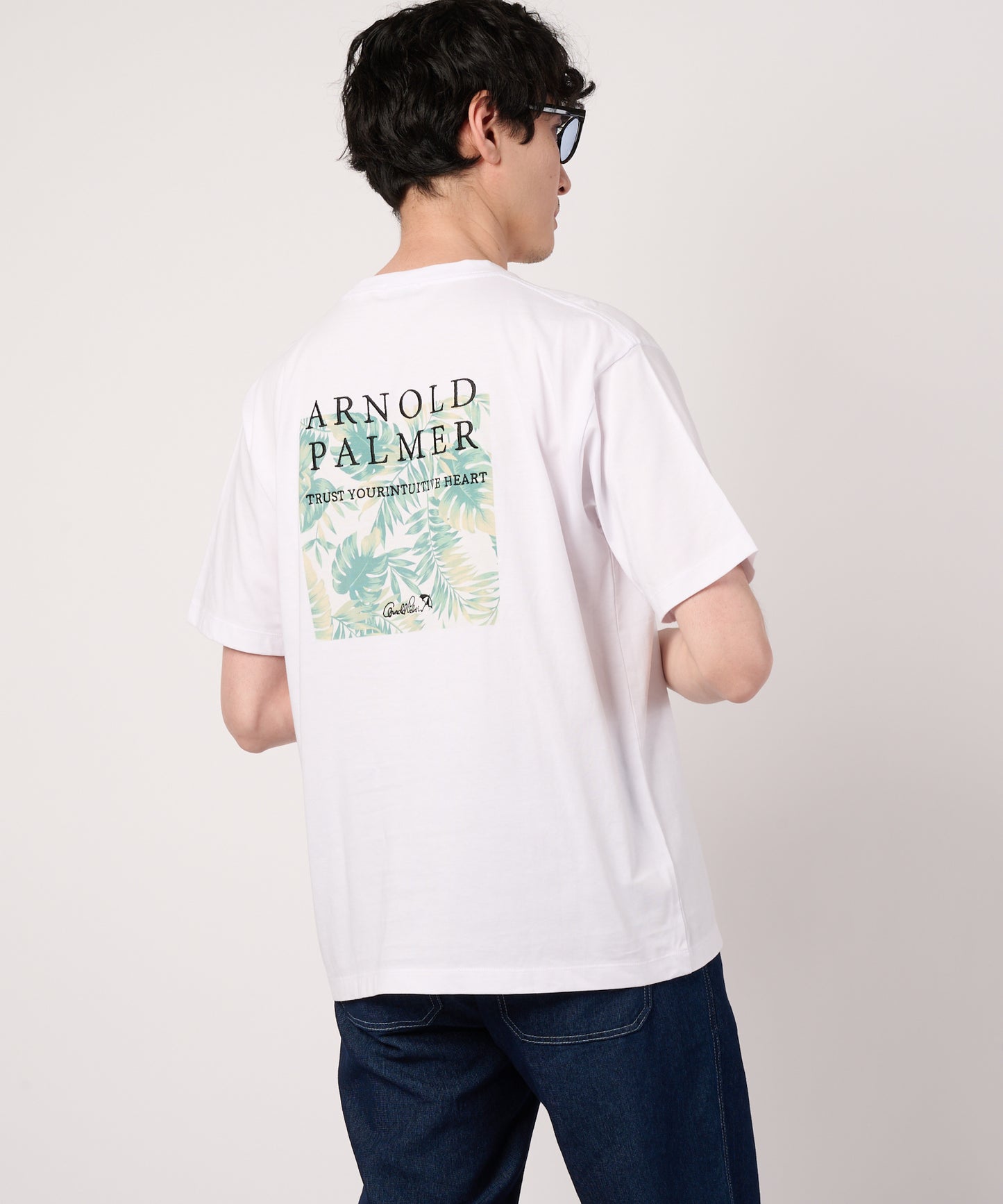 シェア　リゾート柄ボックスロゴTシャツ