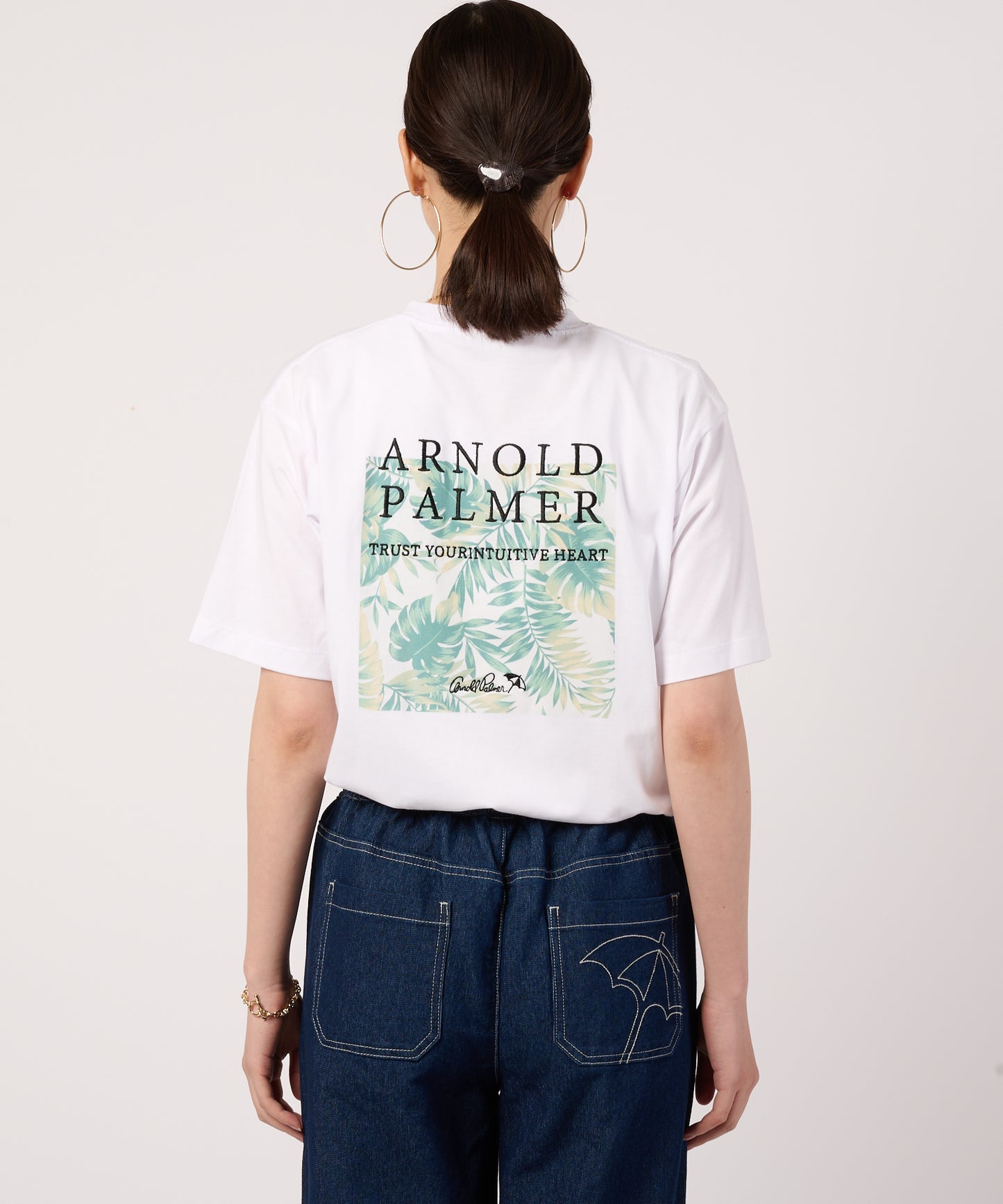 シェア　リゾート柄ボックスロゴTシャツ