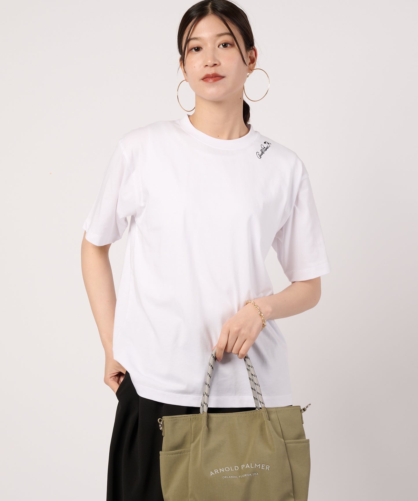 シェア　リゾート柄ボックスロゴTシャツ