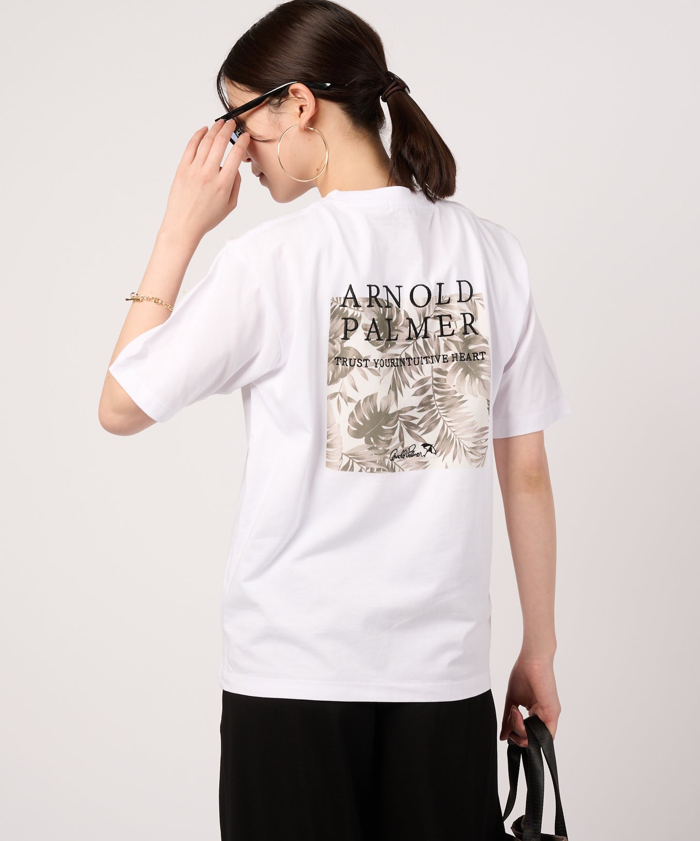 シェア　リゾート柄ボックスロゴTシャツ