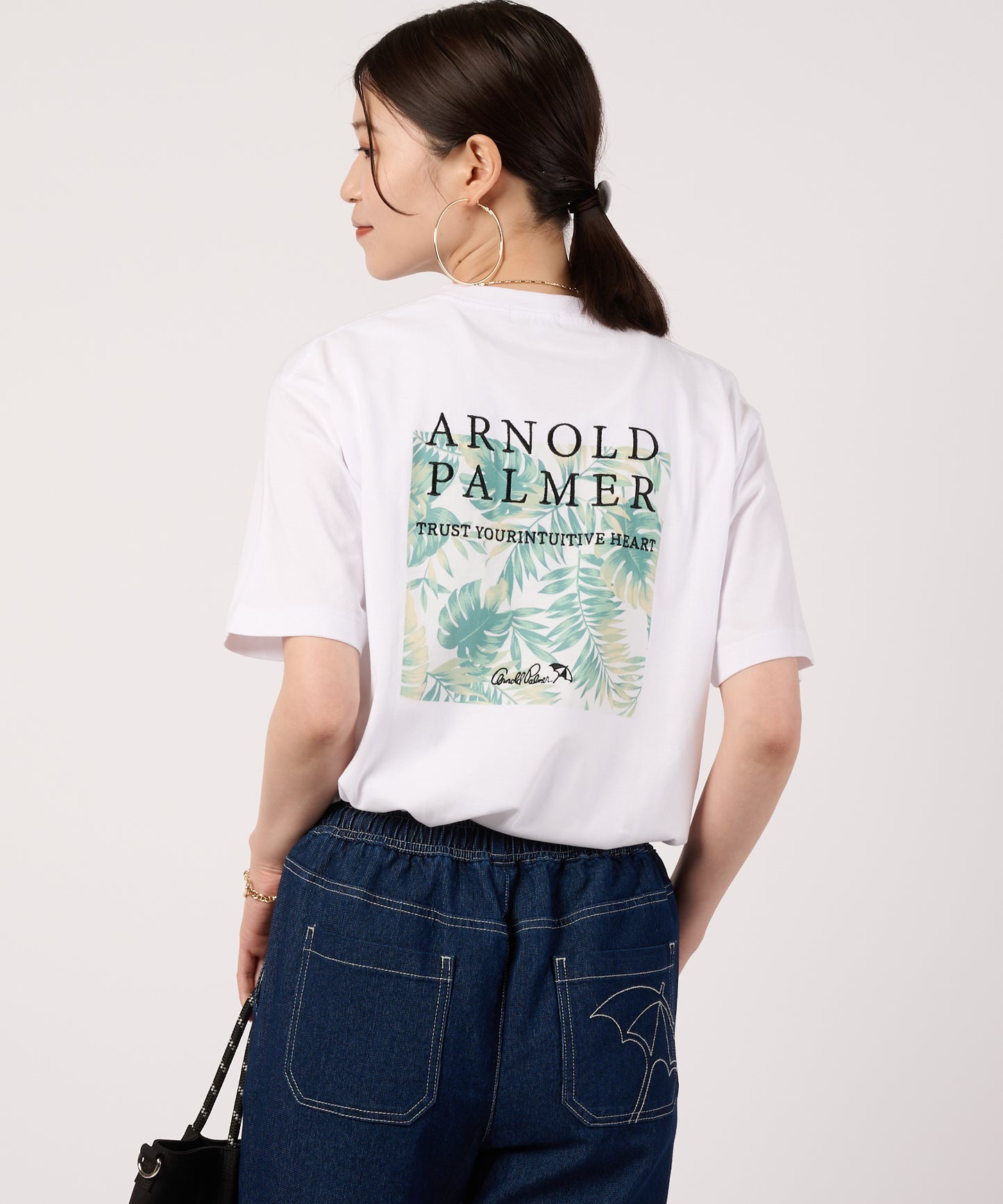 シェア　リゾート柄ボックスロゴTシャツ