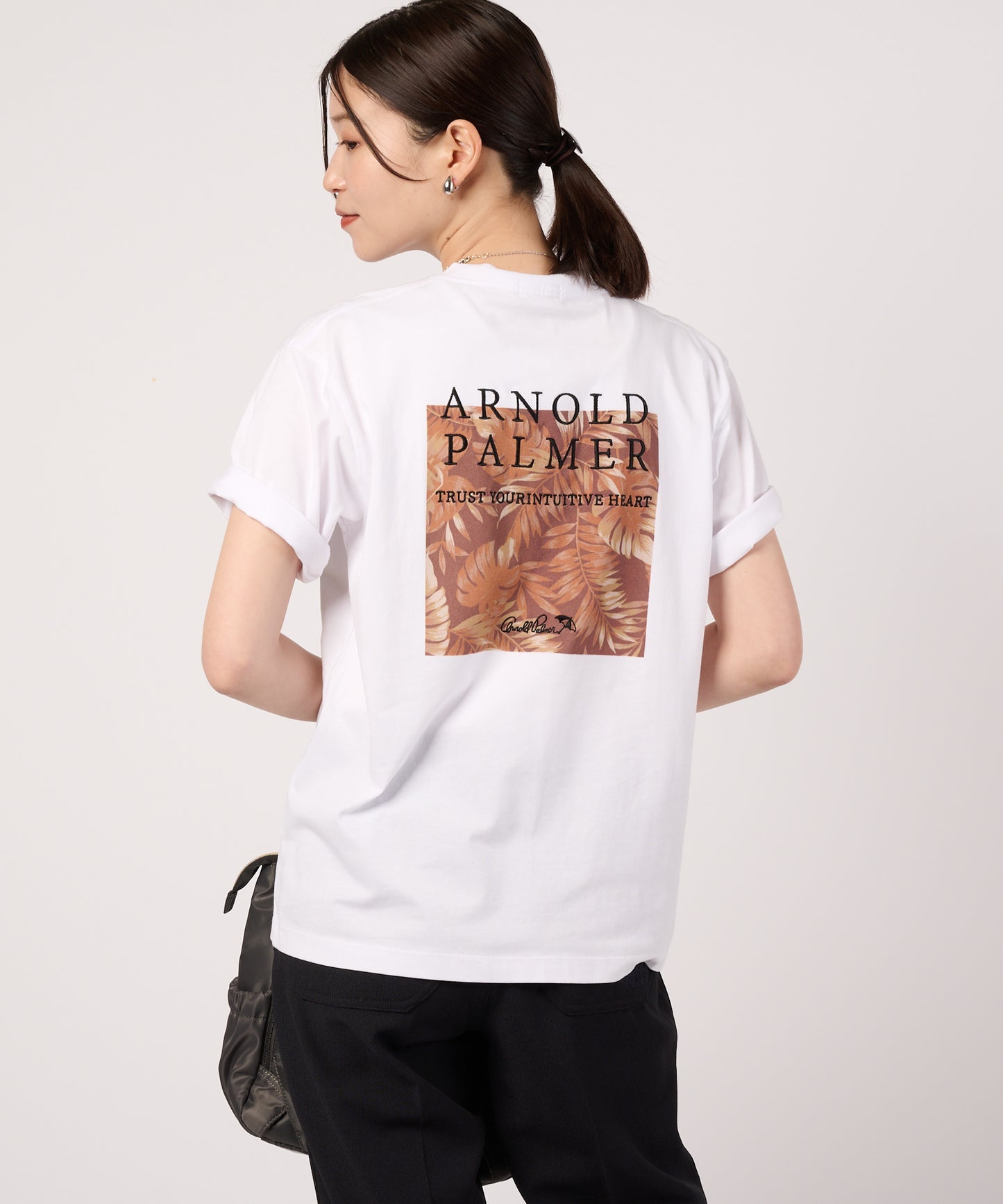 シェア　リゾート柄ボックスロゴTシャツ