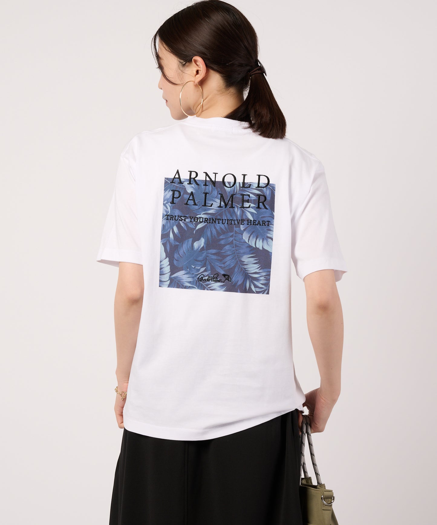 シェア　リゾート柄ボックスロゴTシャツ