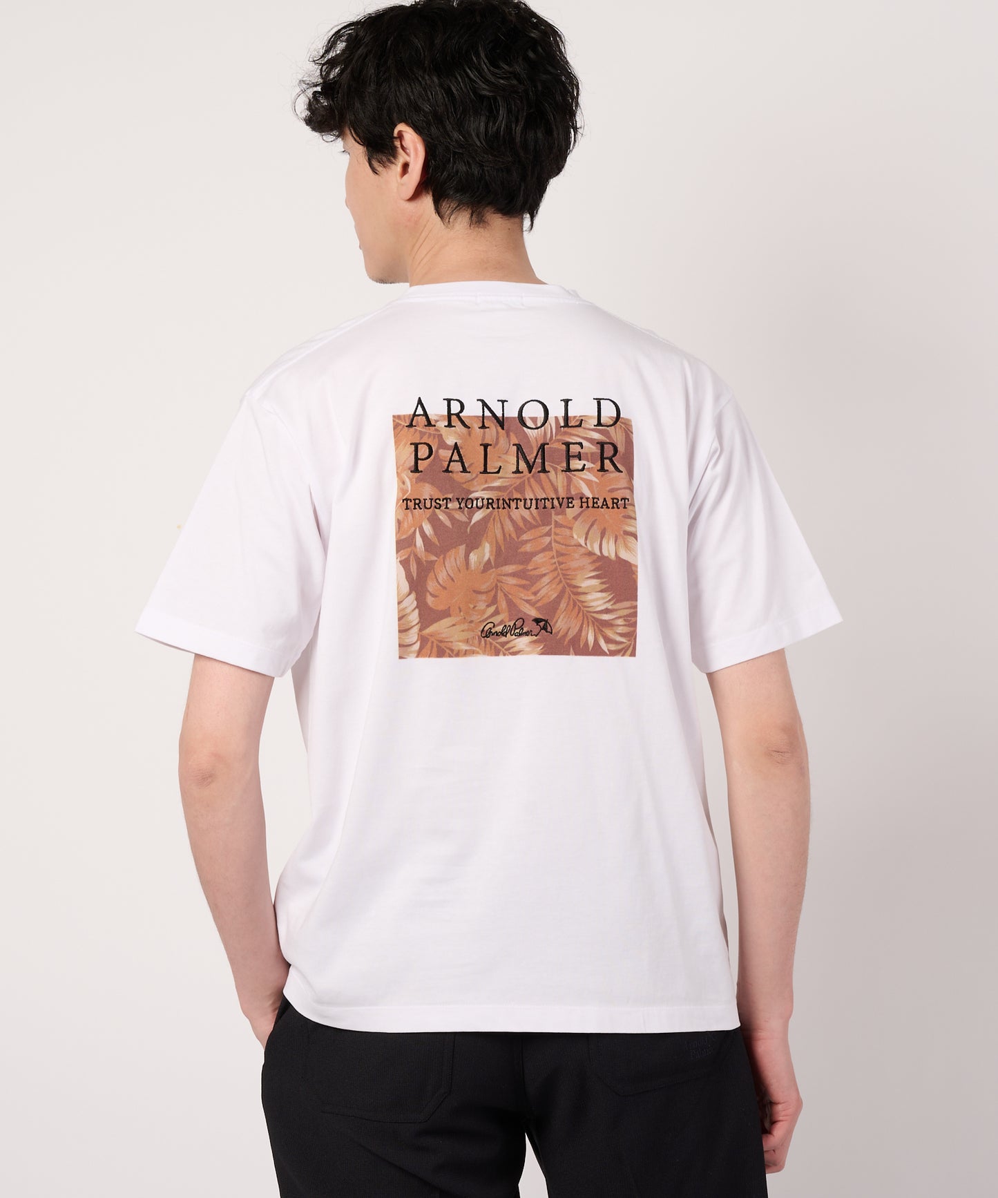 シェア　リゾート柄ボックスロゴTシャツ
