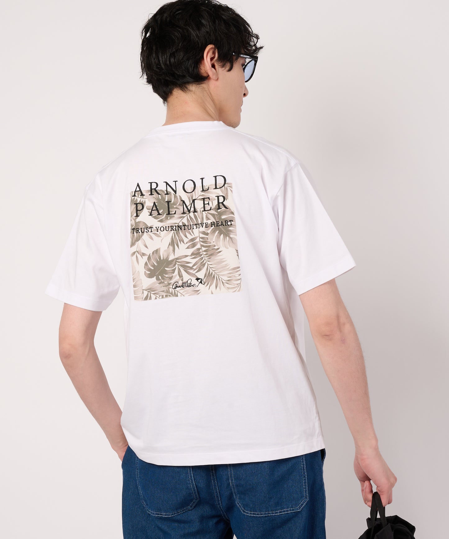 シェア　リゾート柄ボックスロゴTシャツ