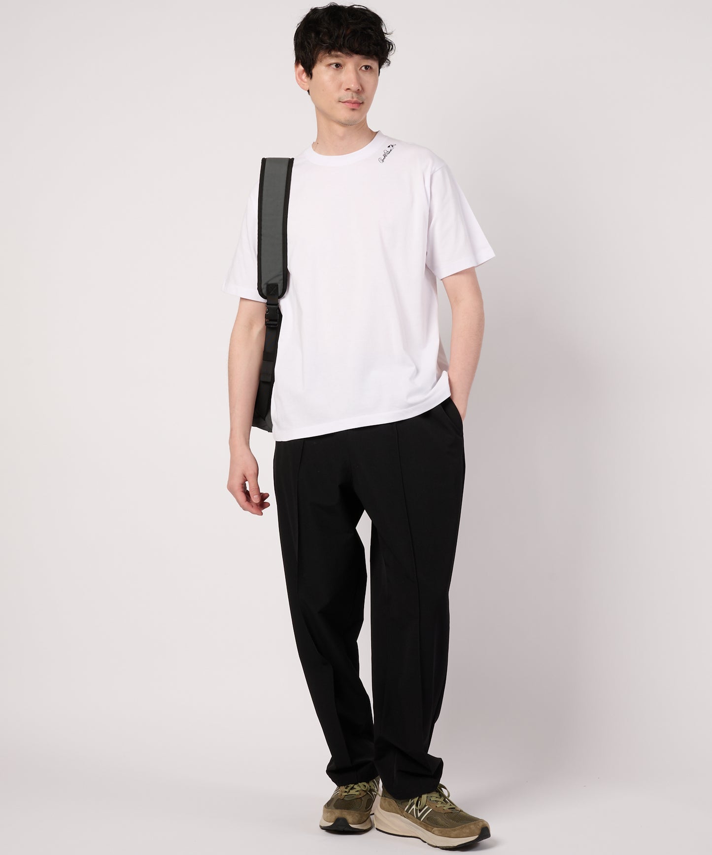 シェア　リゾート柄ボックスロゴTシャツ