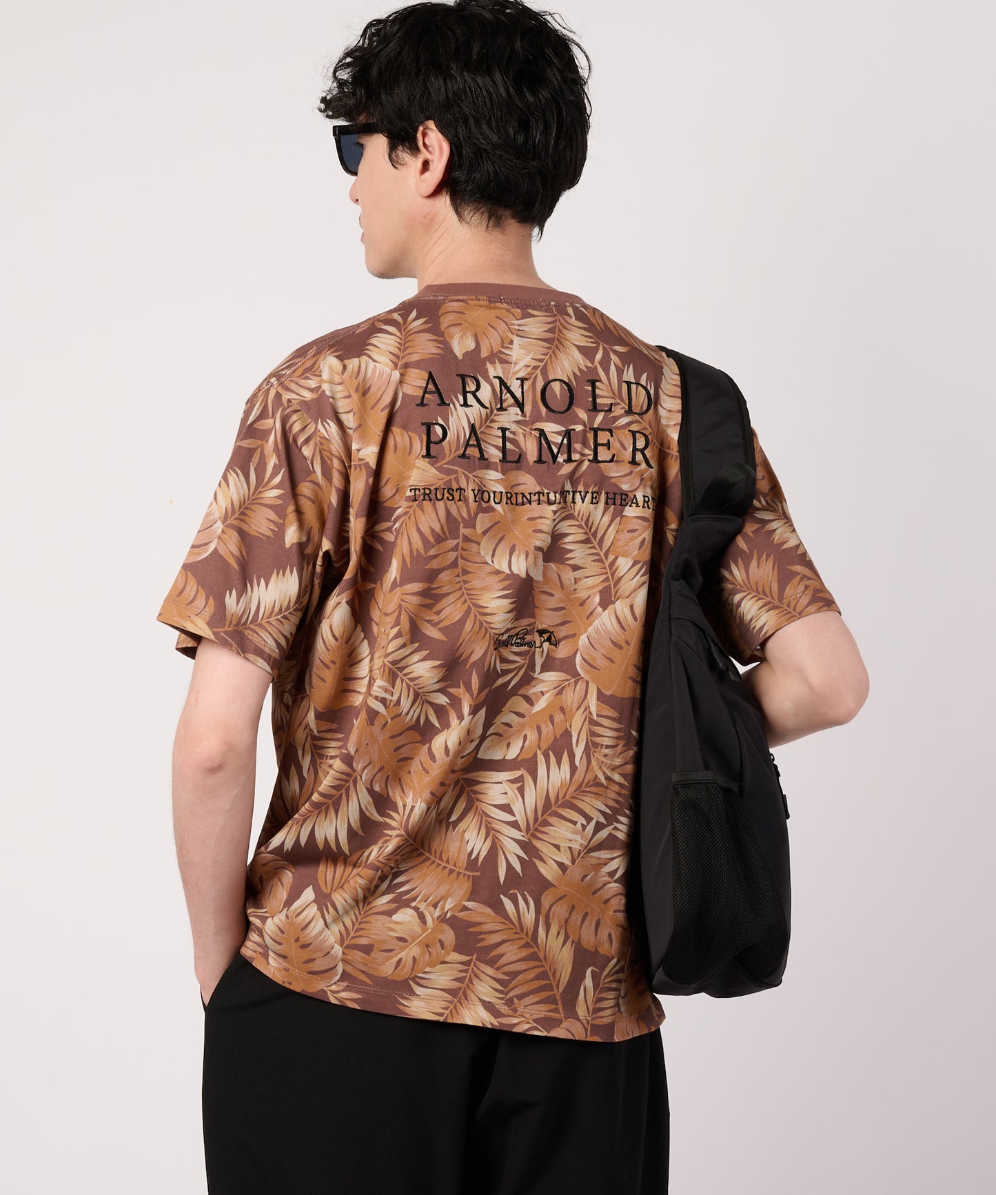 シェア　リゾート柄　Tシャツ