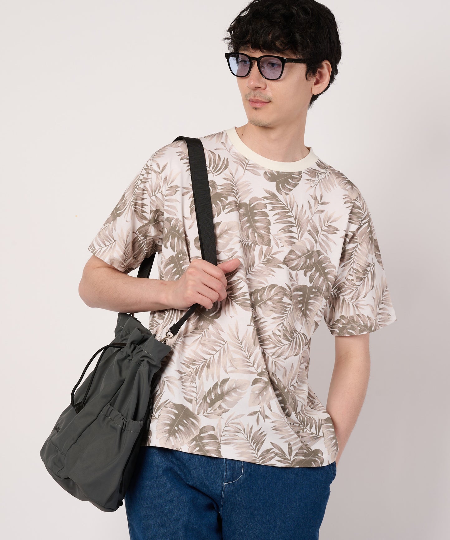シェア　リゾート柄　Tシャツ