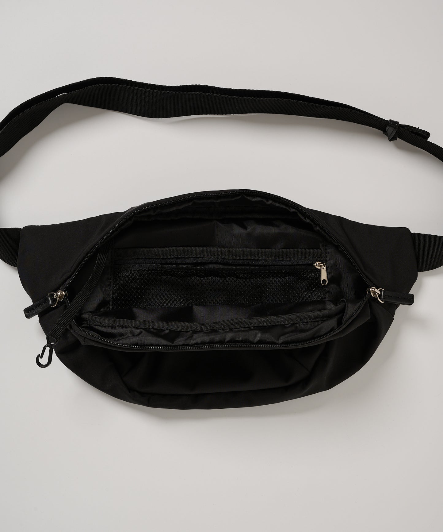 APCHファスナーボディバッグ