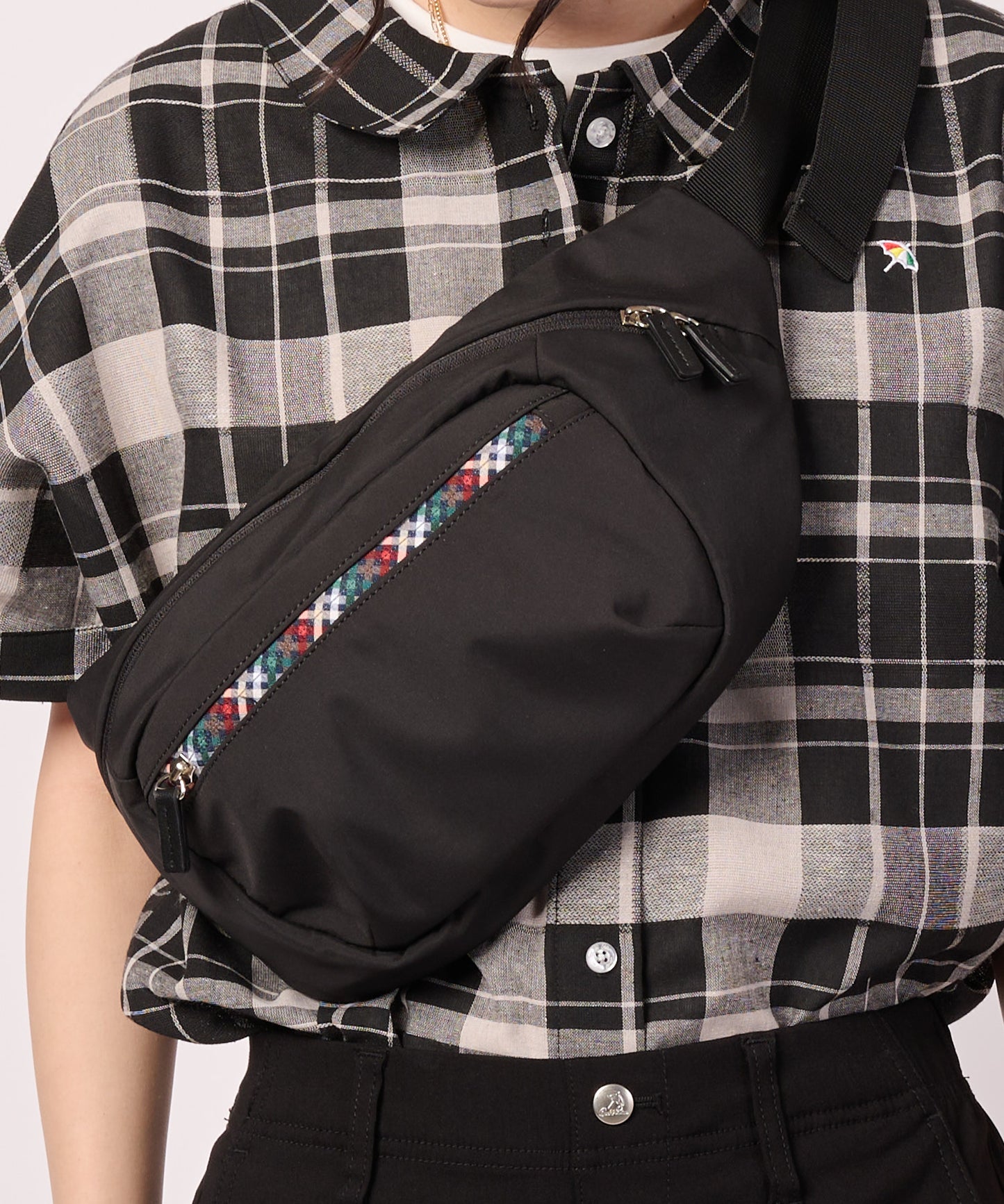 APCHファスナーボディバッグ