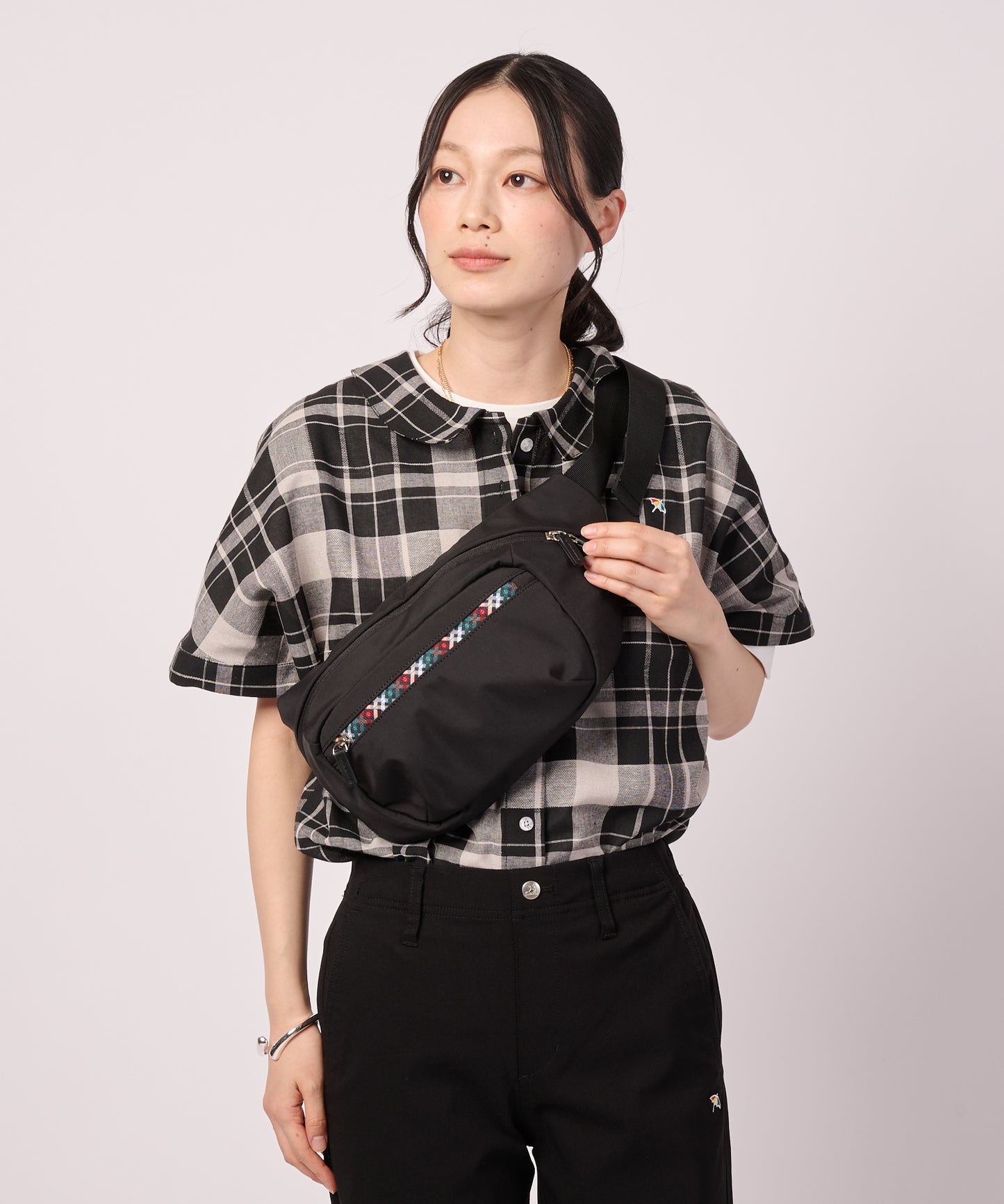 APCHファスナーボディバッグ