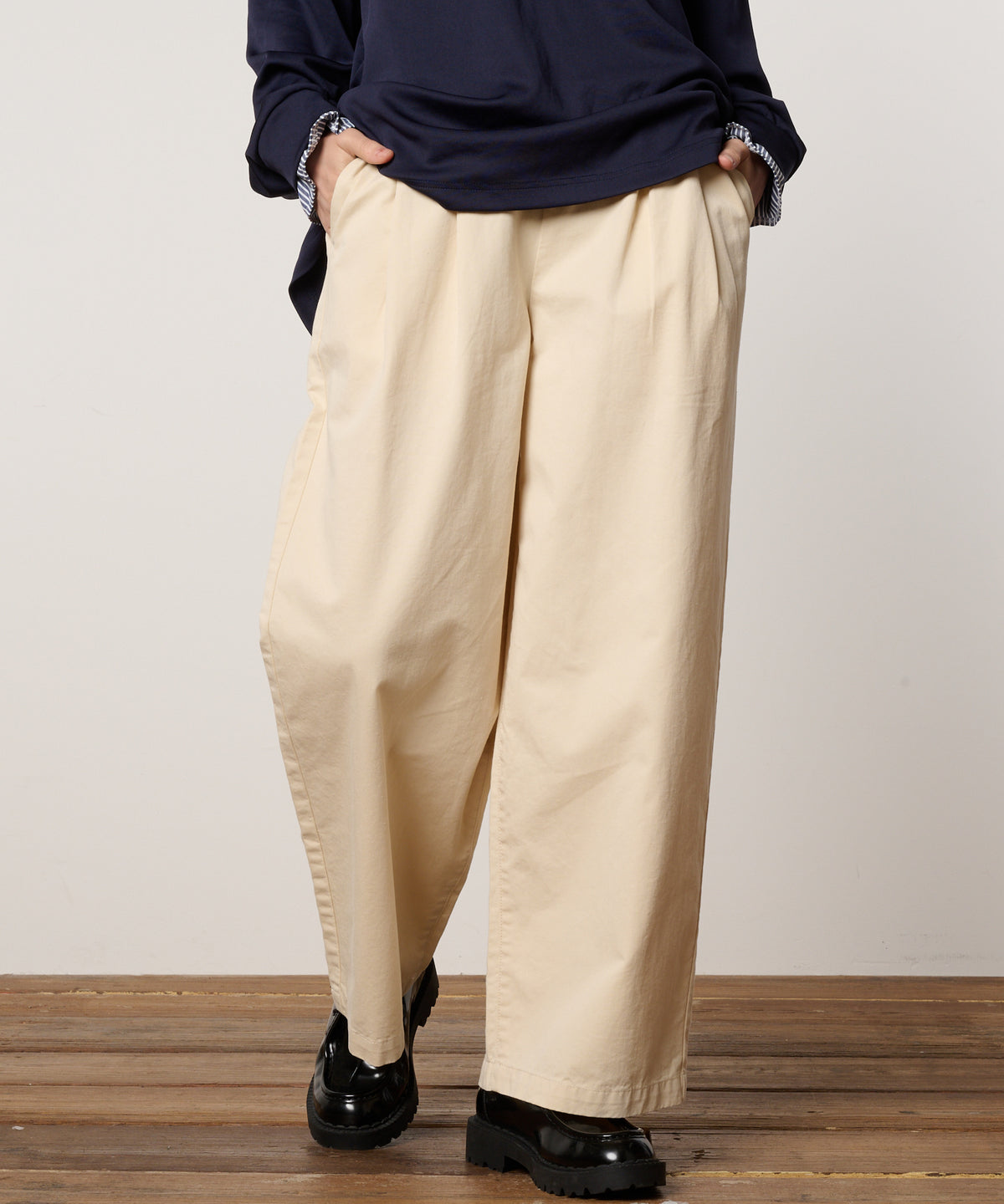 イージーチノパンツ