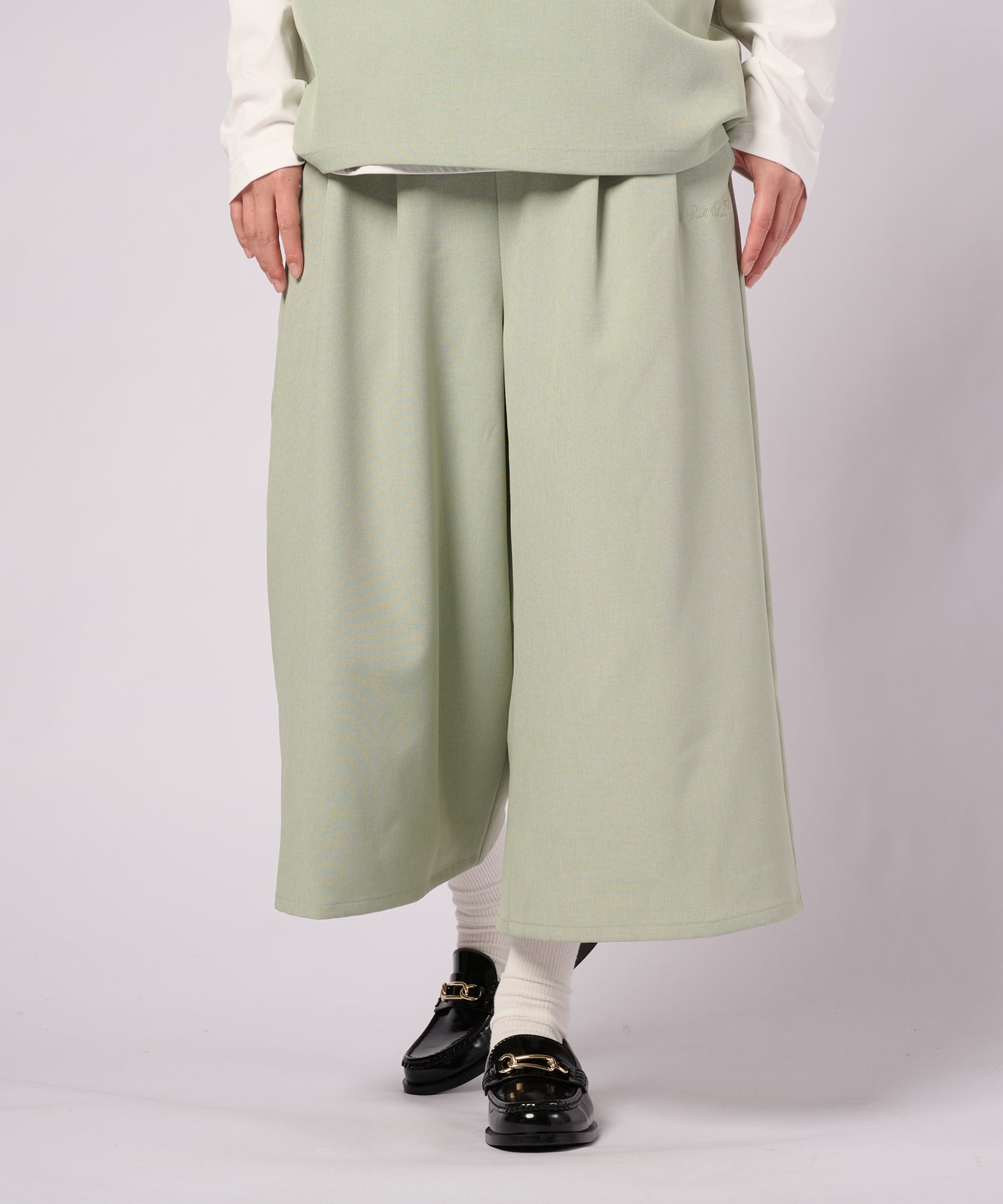 タックワイド クロップドパンツ