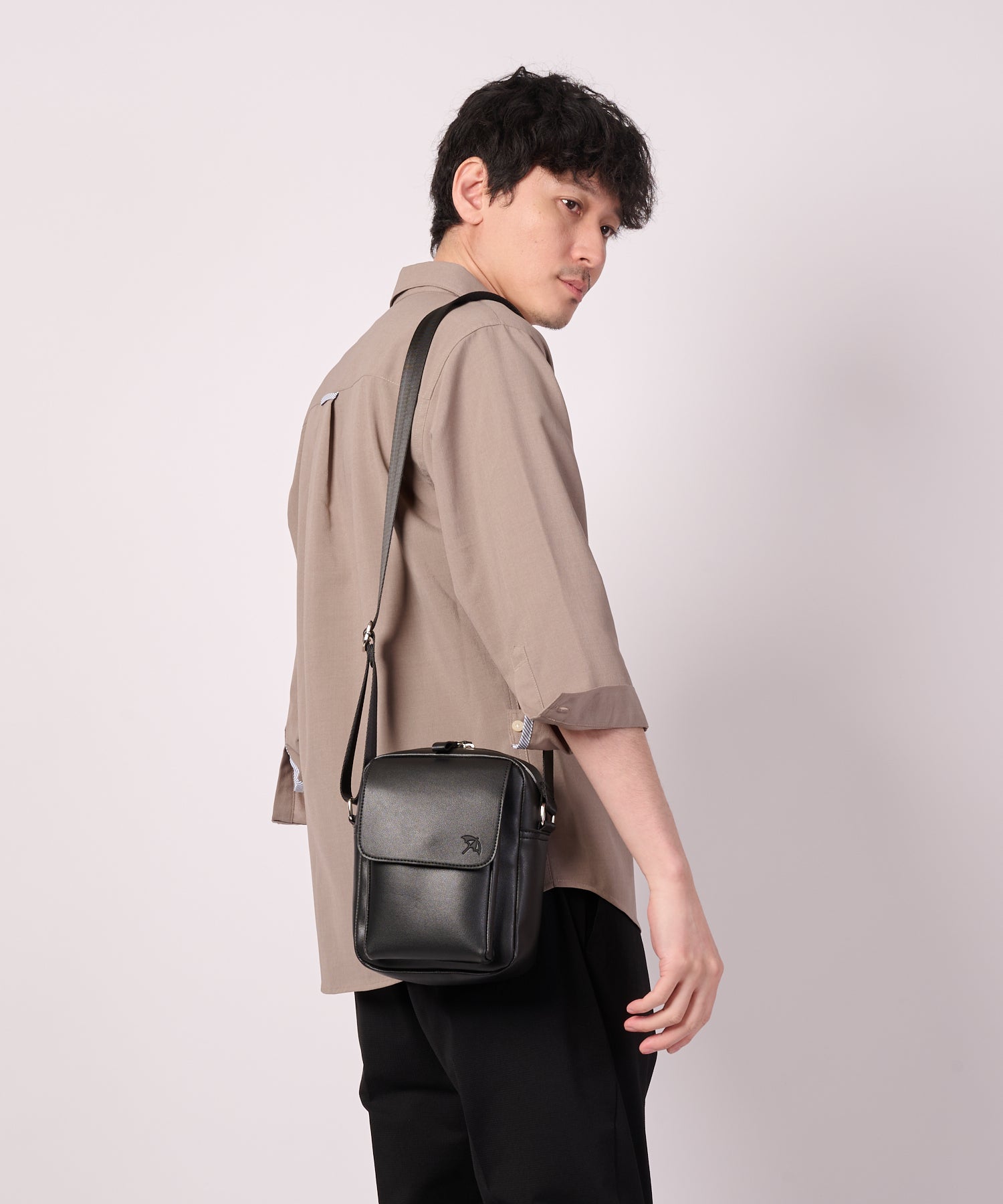 フェイクレザー フラップ サコッシュバッグ（ショルダーバッグ/メンズ