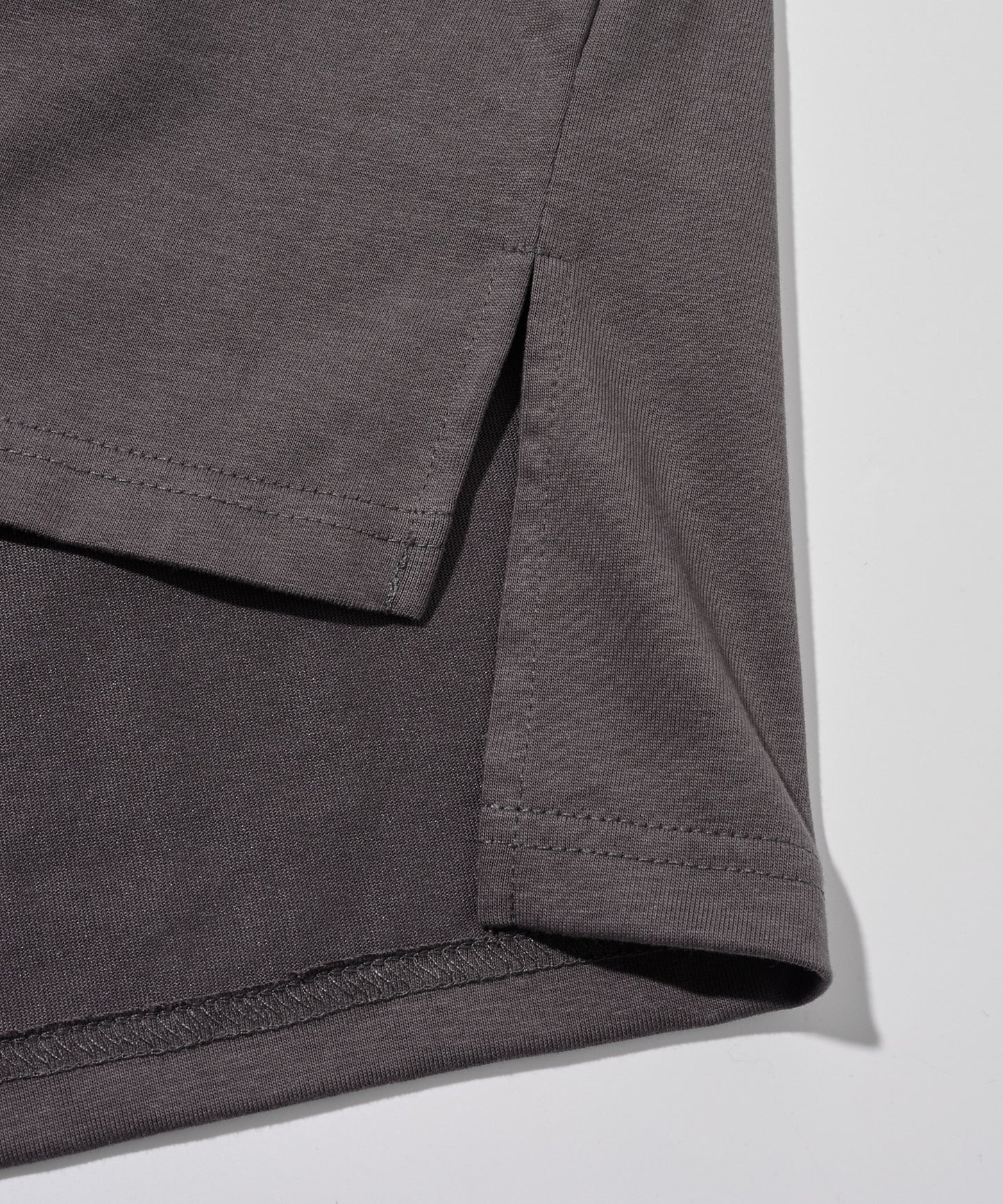 ロゴグラフィック ロングスリーブTシャツ