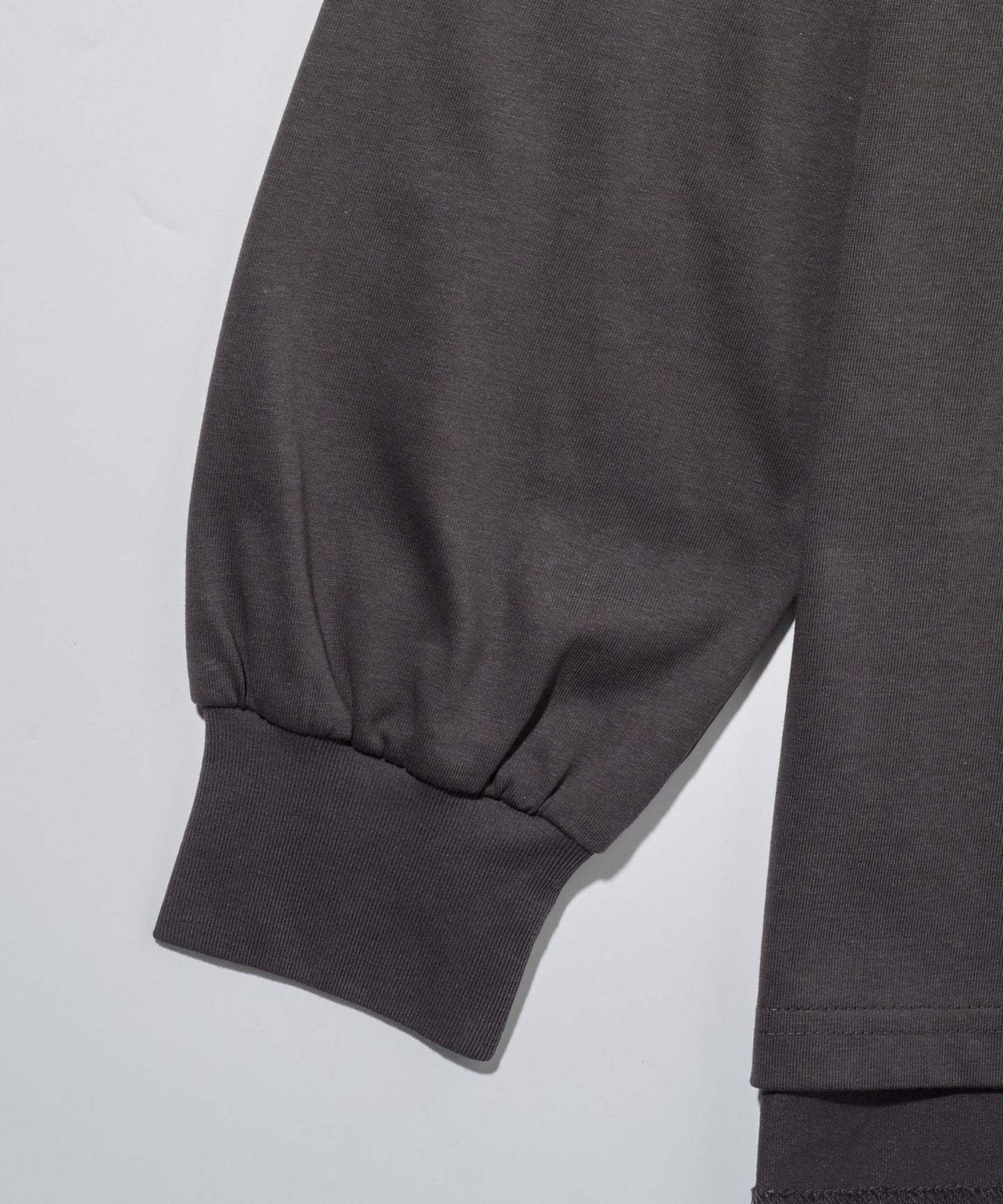 ロゴグラフィック ロングスリーブTシャツ