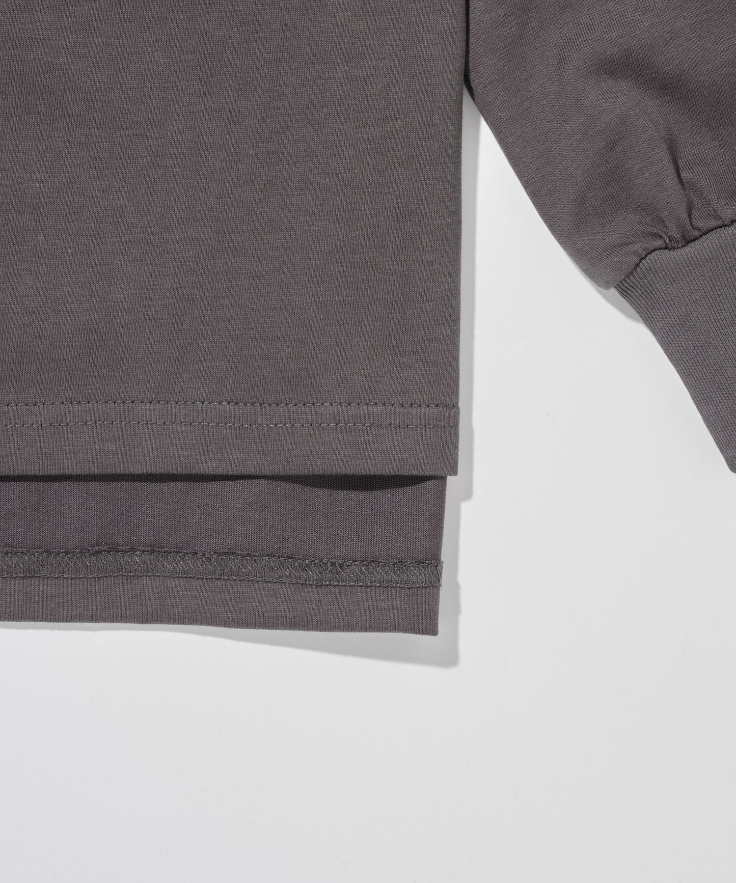 ロゴグラフィック ロングスリーブTシャツ