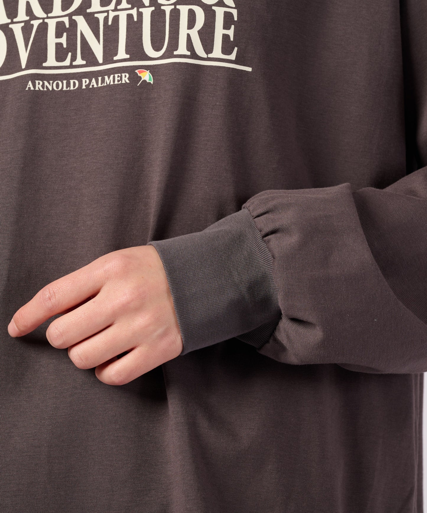 【ポイントUP対象】ロゴグラフィック ロングスリーブTシャツ