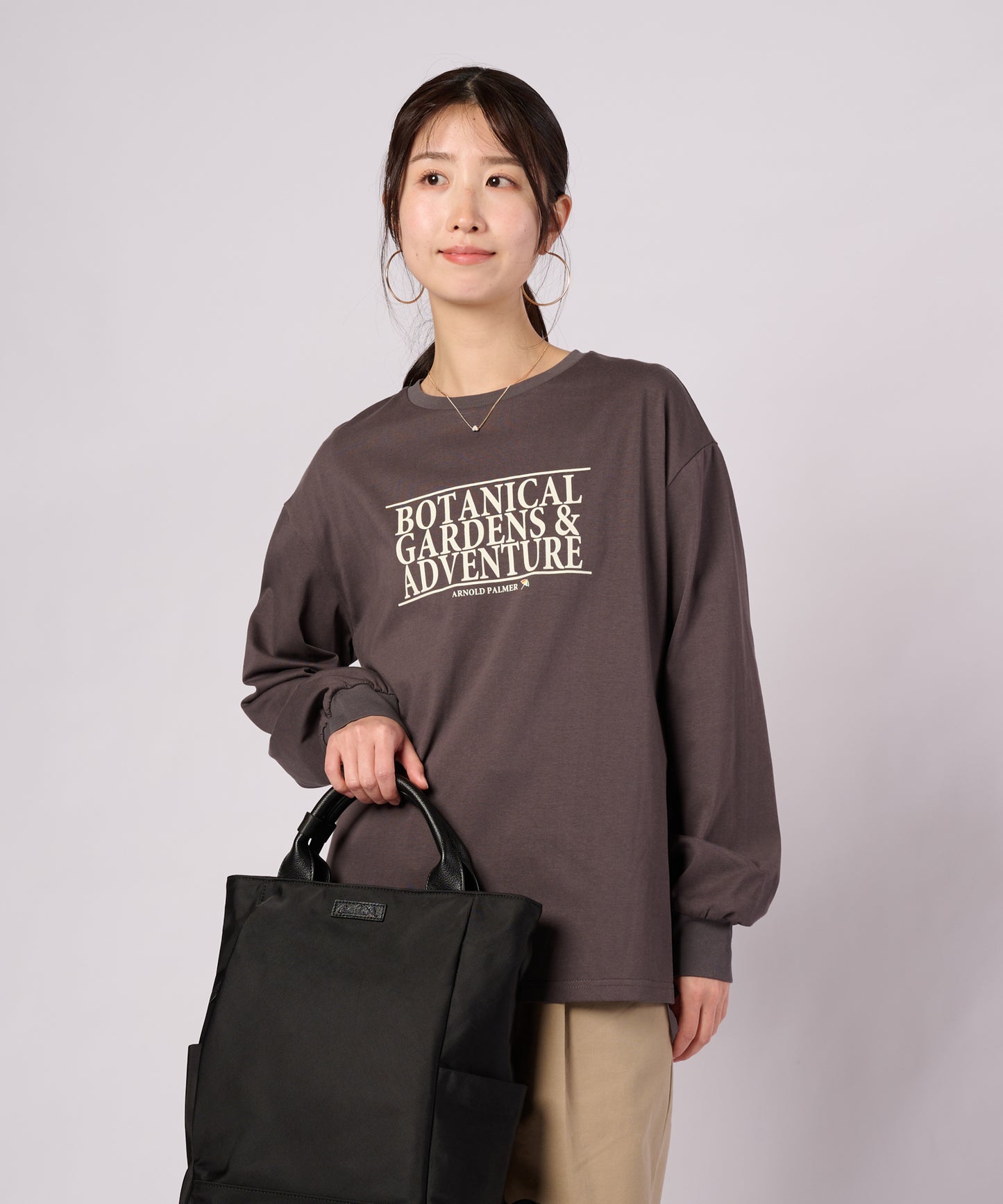 【ポイントUP対象】ロゴグラフィック ロングスリーブTシャツ