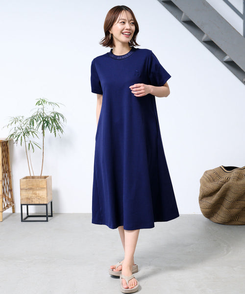 アーノルド パーマー(Arnold Palmer)シルキーポンチ 衿ロゴ カットワンピース