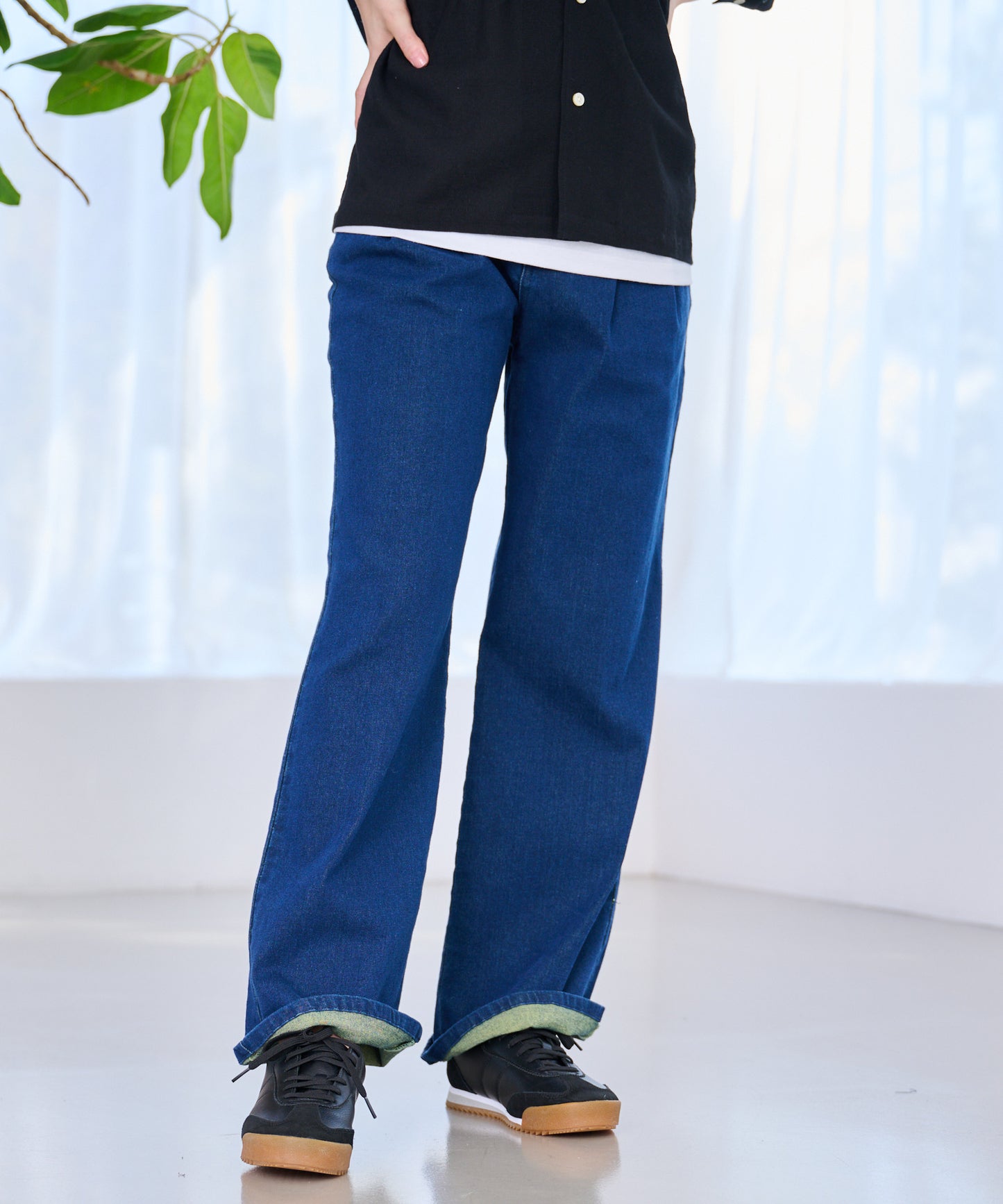 裏ワザデニム タックパンツ