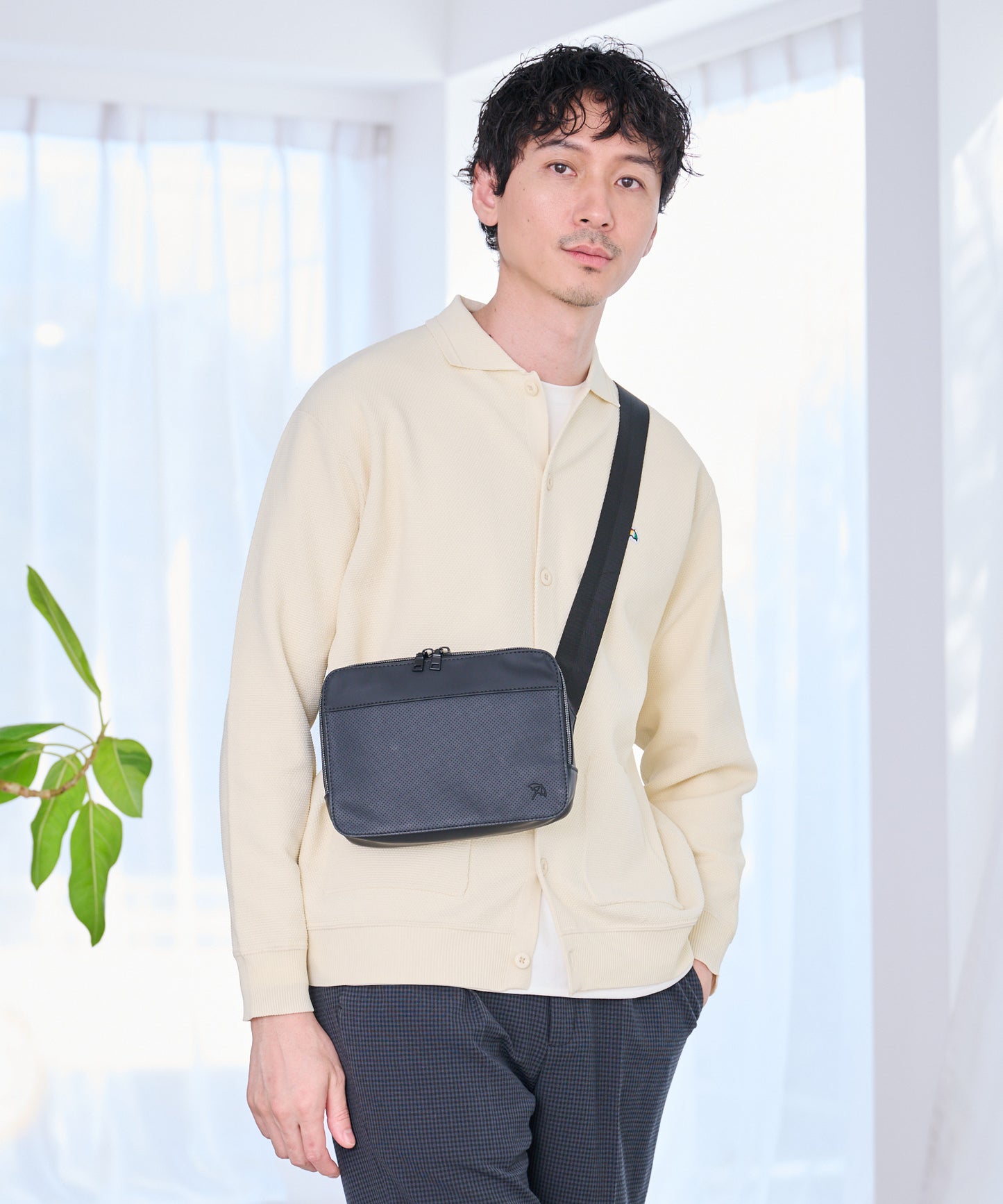 パンチングフェイクレザー ミニサコッシュバッグ