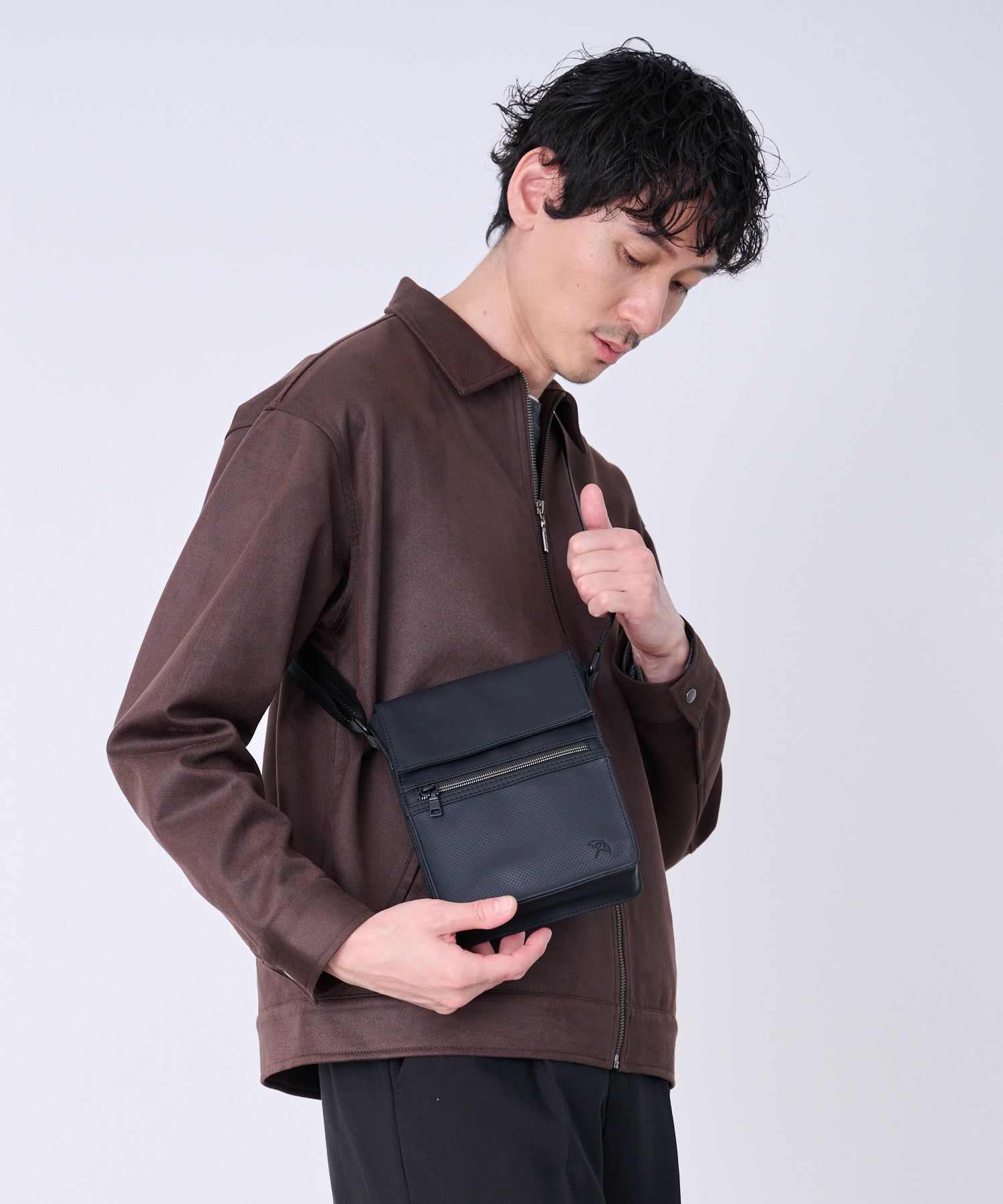 アーノルドパーマー　メンズ　ショルダーバッグ　本革　黒 アーノルドパーマー メンズ ショルダーバッグ 本革 黒 - メルカリ