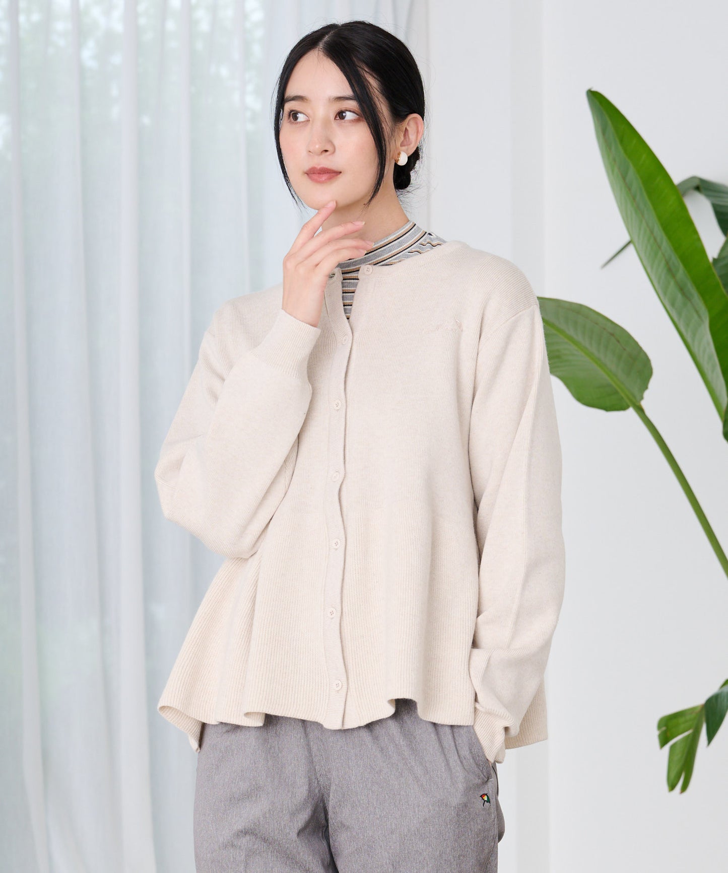 ぺプラムシルエット ニットカーデ