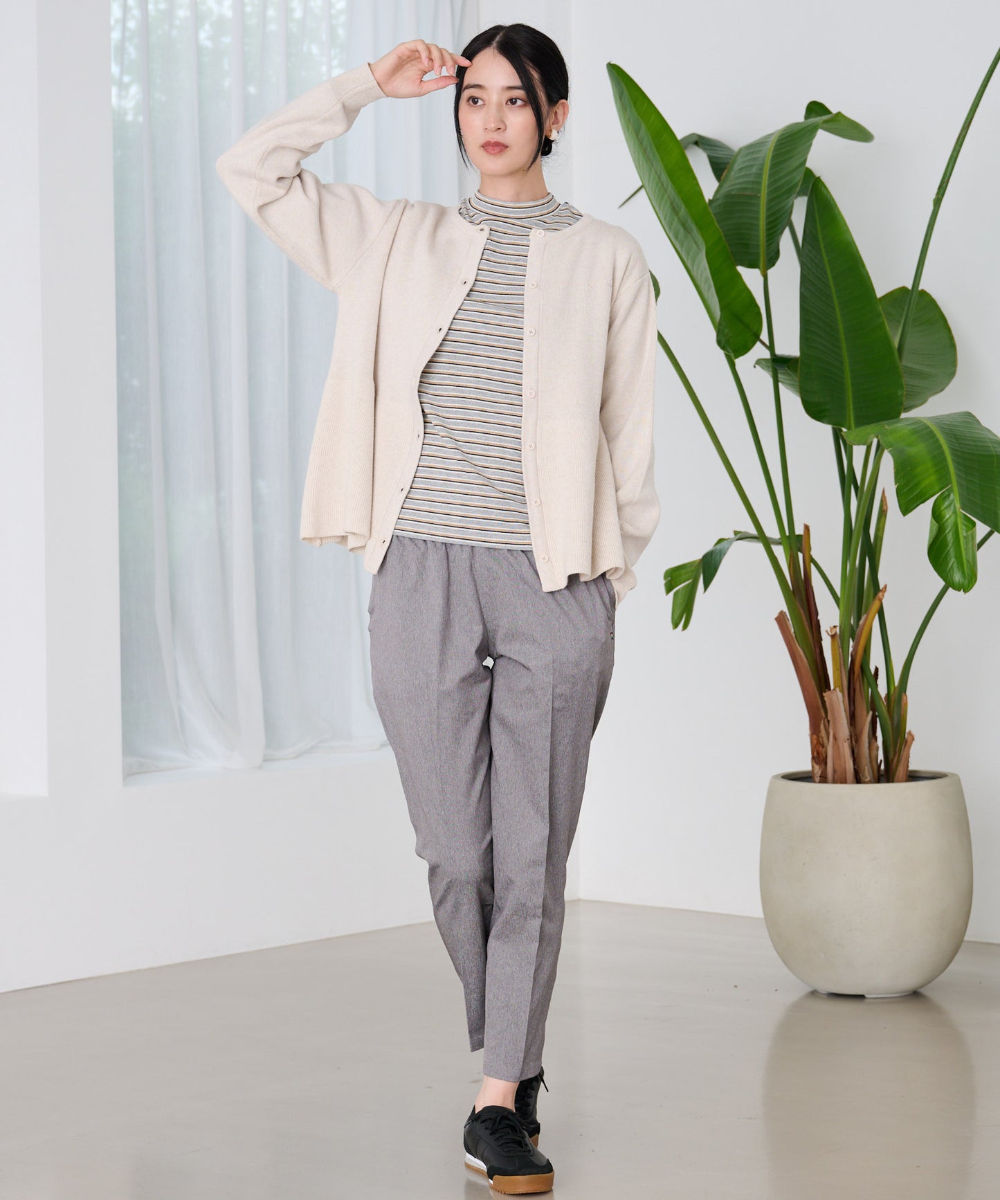 ぺプラムシルエット ニットカーデ