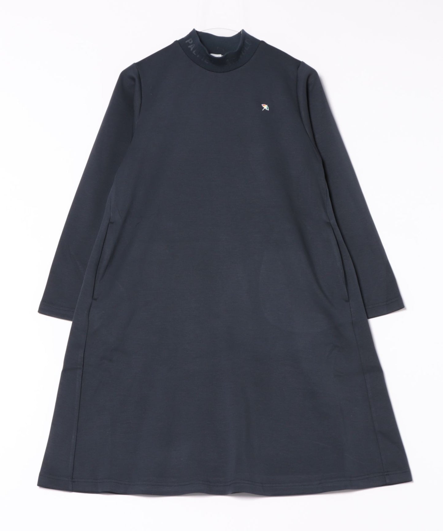 衿エンボスロゴ ワンピース